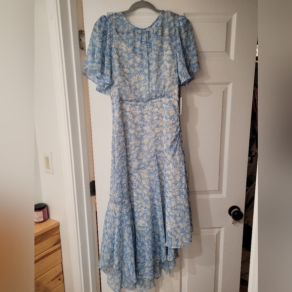 Astr Dresses & Skirts - Astr the label blue floral dress with asymmetrical bottom, size Medium